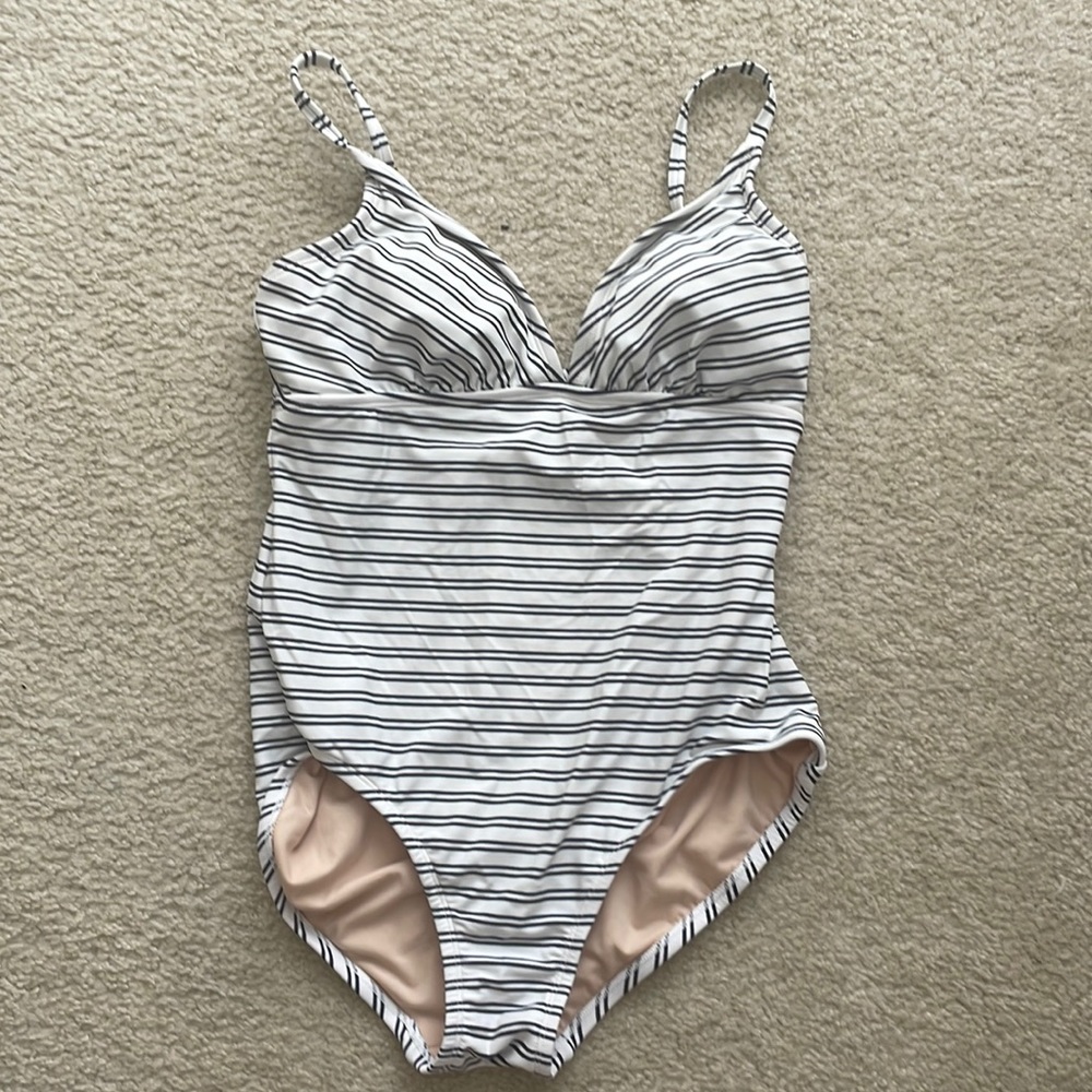 Kona Sol bathing suit - size M